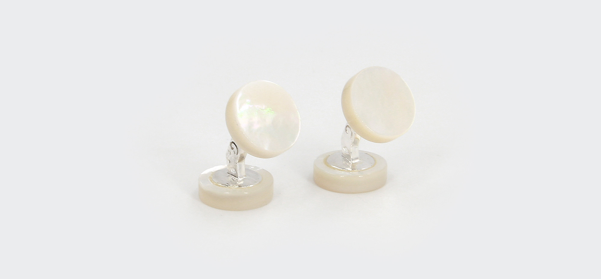 Boutons de Manchette &quot;Cabochon d'un Jour Spécial&quot; Mother of Pearl - Samuel Gassmann